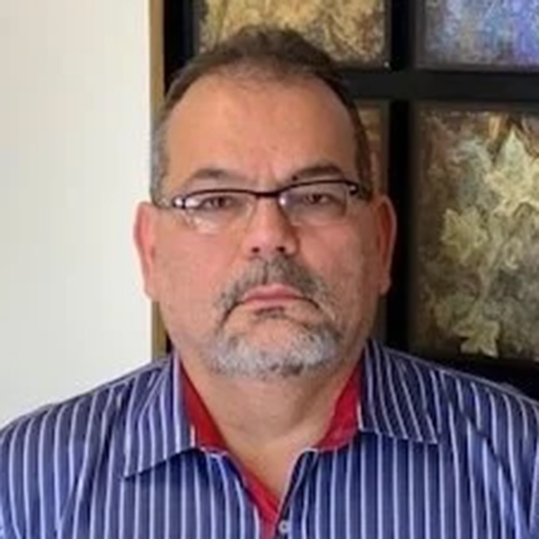 Dr. Enrique Vega